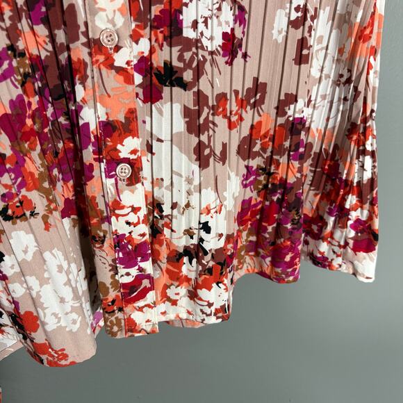Karen Scott Women's Tan, Pink & Red Floral Pleated Button Up Top - Size Large - Picture 3 of 6